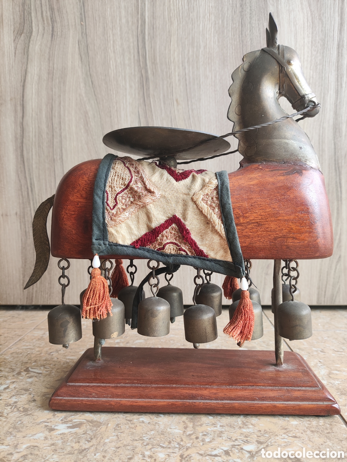 Antig&uuml;edades: Caballo de madera, portavelas