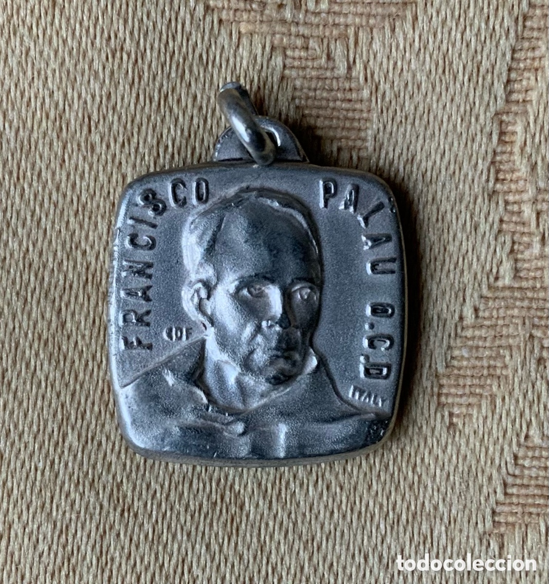 Antig&uuml;edades: ANTIGUA MEDALLA CON RELIQUIA FRANCISCO PALAU