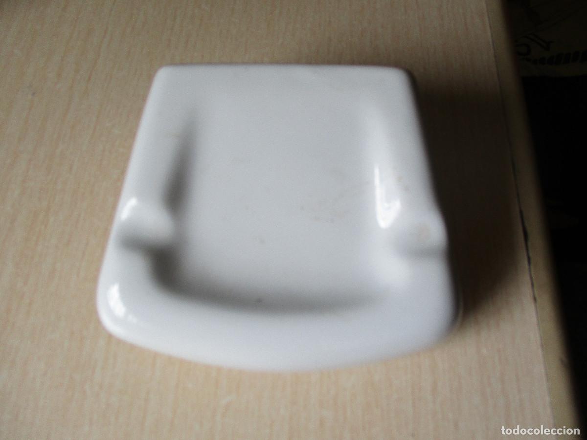 Antig&uuml;edades: ANTIGUO CENICERO CUARTO BA&Ntilde;O porcelana