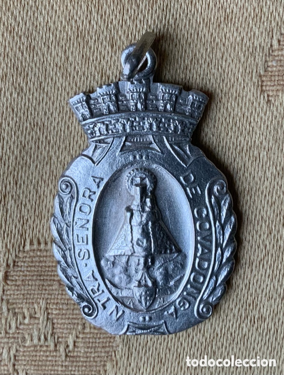 Antig&uuml;edades: ANTIGUA MEDALLA VIRGEN DE COVADONGA PLATA