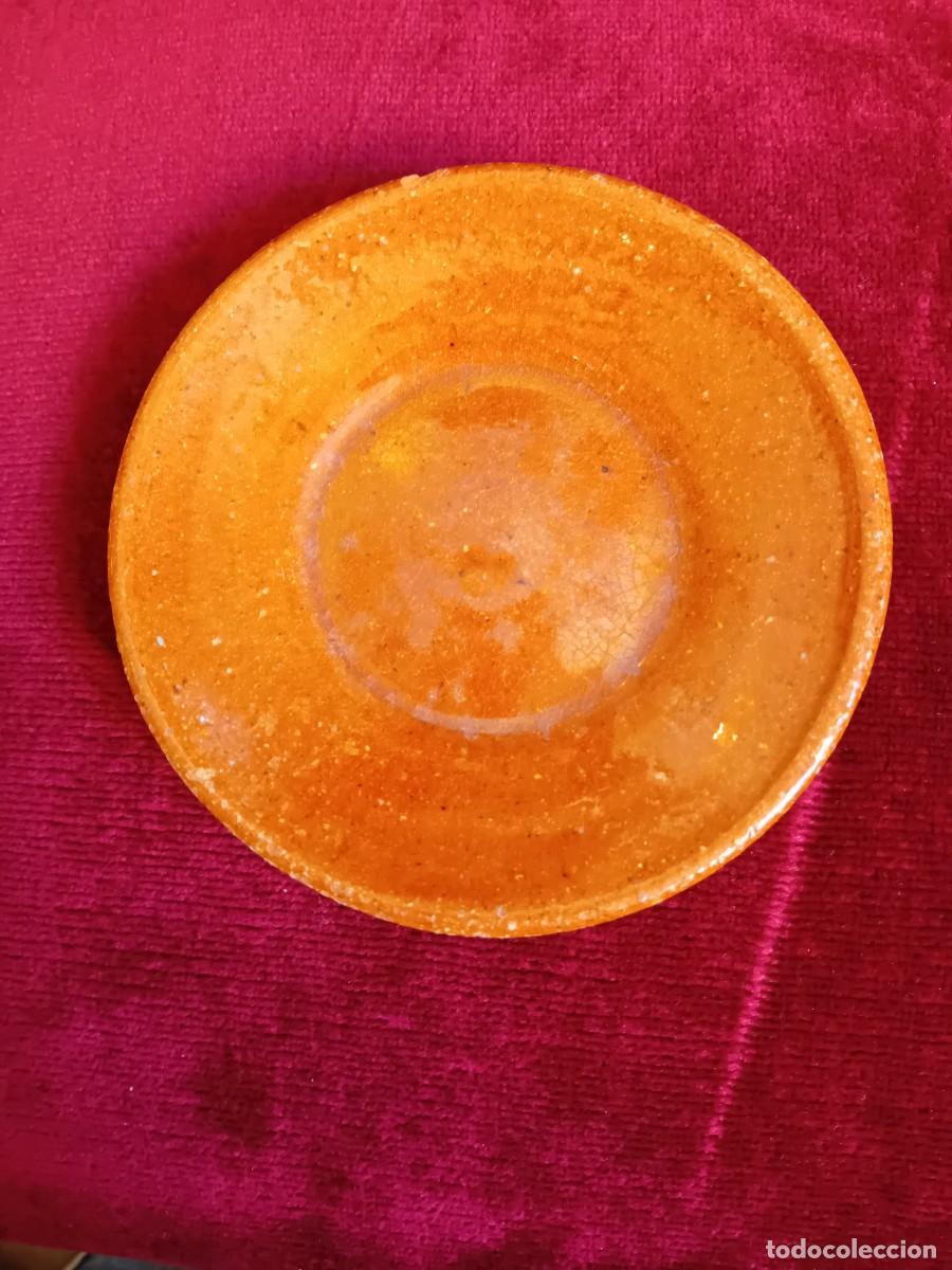 Antig&uuml;edades: Plato de barro cocido y vidriado d&eacute;cada de los 70