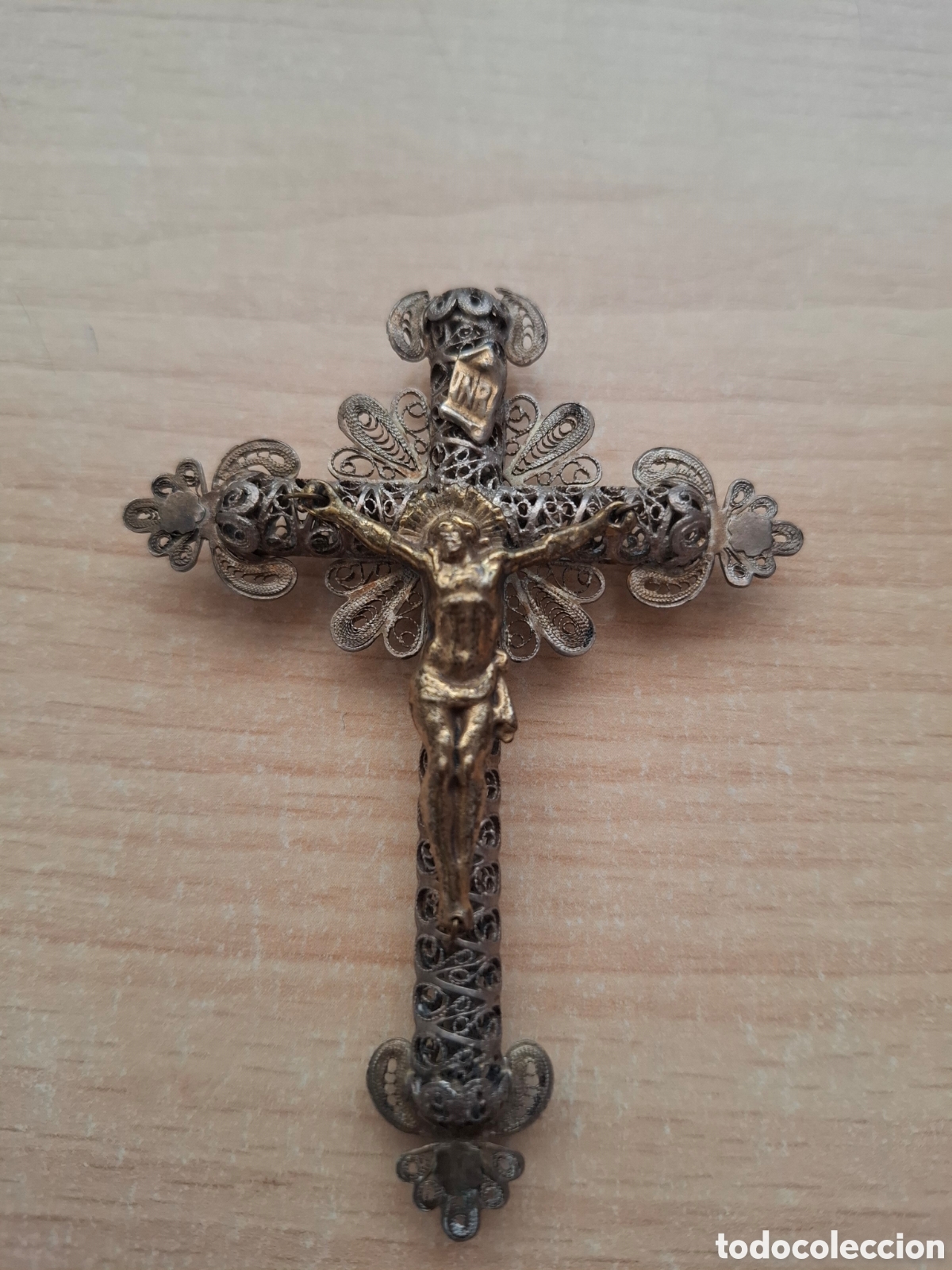 Antig&uuml;edades: Cruz crucifijo antigua de filigrana &mdash; S. XVIII/XIX