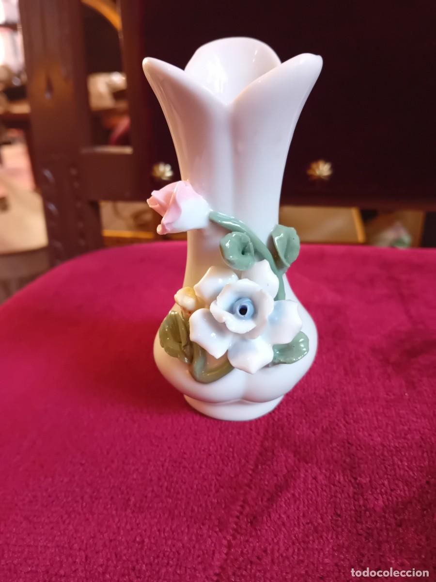 Antig&uuml;edades: Jarroncito de porcelana d&eacute;cada de los 70/80