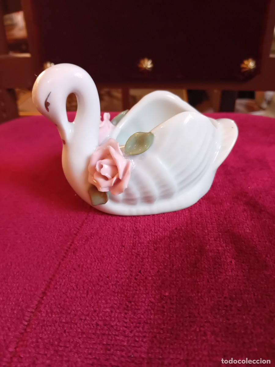 Antig&uuml;edades: Cisne palillero de porcelana d&eacute;cada de los 70/80