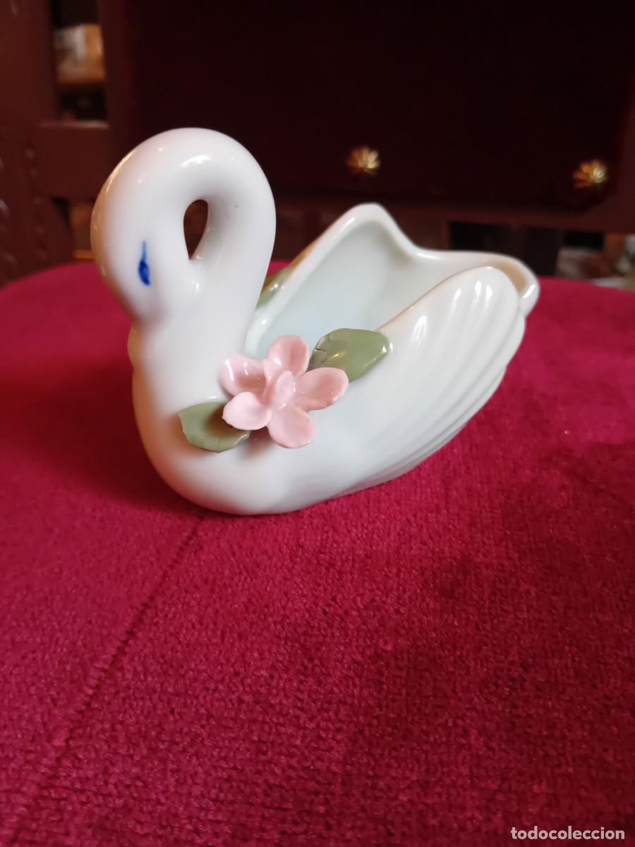 Antig&uuml;edades: Cisne palillero de porcelana d&eacute;cada de los 70/80