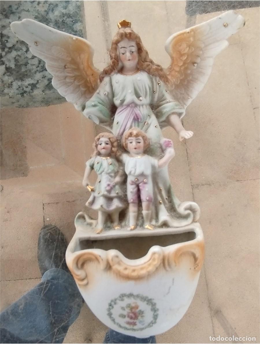 Antig&uuml;edades: BENDITERA ANGEL DE LA GUARDA CON NI&Ntilde;OS PORCELANA MIDE 18 CM DE ALTO POR 12/5