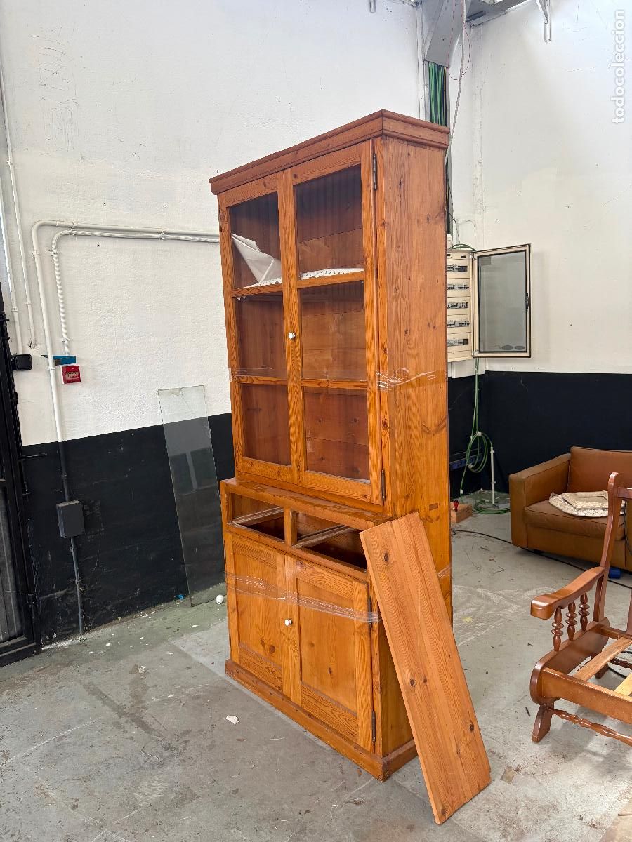 Antig&uuml;edades: Vitrina de pino inicios siglo xx