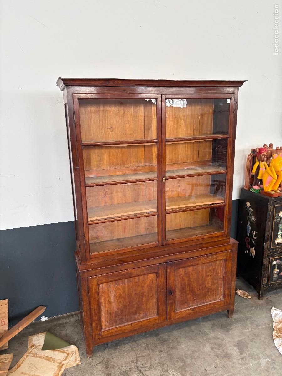 Antig&uuml;edades: Gran vitrina siglo XIX