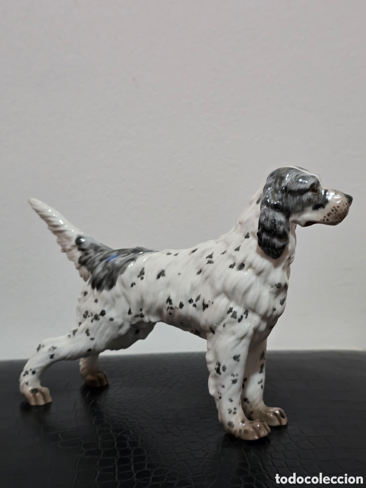 Antig&uuml;edades: Figura de porcelana de un Setter Ingl&eacute;s, marca Martinu 21&times;16 cm.