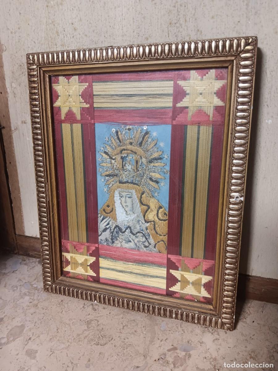 Antig&uuml;edades: Virgen de la Esperanza Macarena de Sevilla.La imagen central es una representaci&oacute;n art&iacute;stica de esta