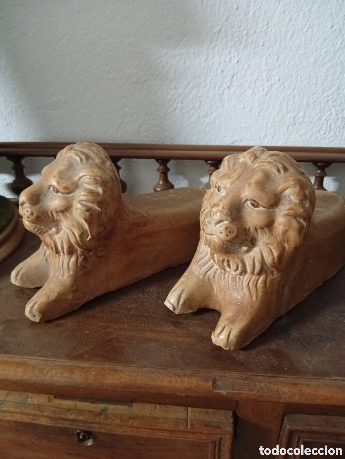 Antig&uuml;edades: Pareja de terracotas figuras de leones elementos decorativos antiguos 18 x 13 cm
