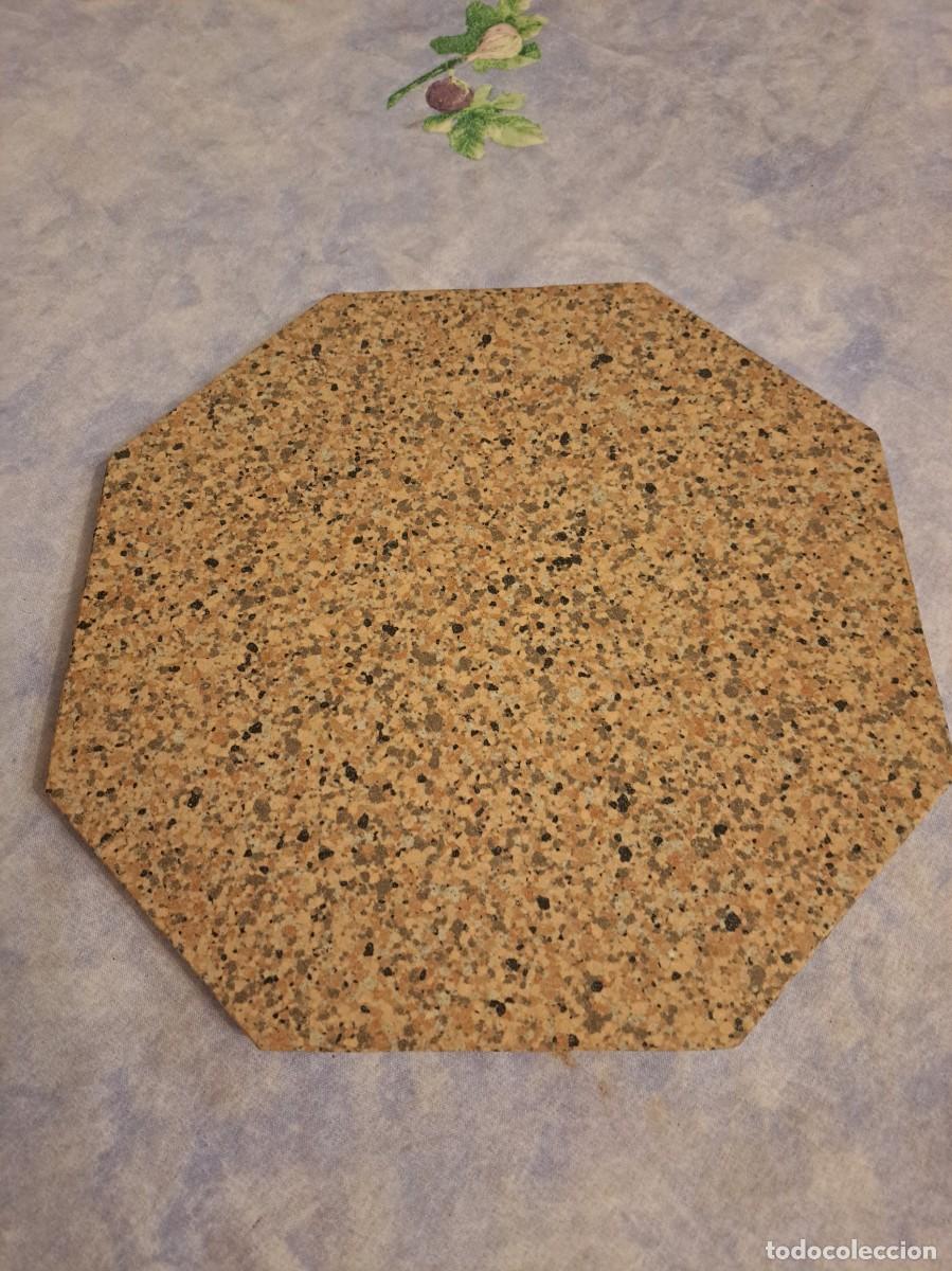 Antig&uuml;edades: Bonito salva manteles octagonal hecho de azulejo porcel&aacute;nico, granito, made in italy