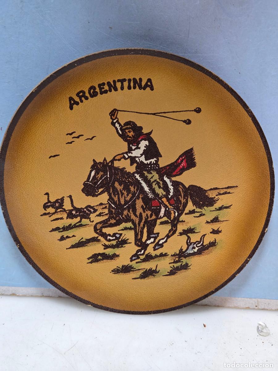 Antig&uuml;edades: plato de cuero argentina