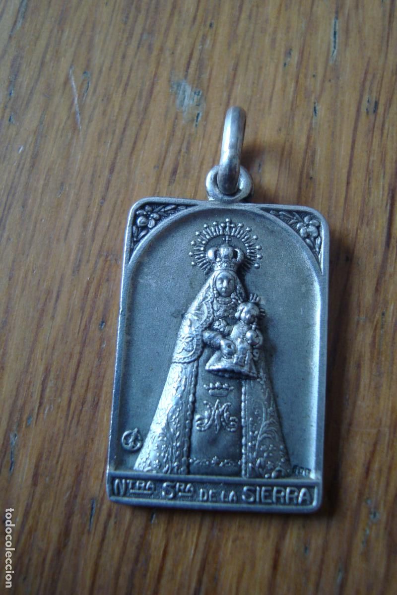 Antig&uuml;edades: ANTIGUA MEDALLA VIRGEN NUESTRA SE&Ntilde;ORA DE SIERRA CIUDAD REAL. SIGLO XX.