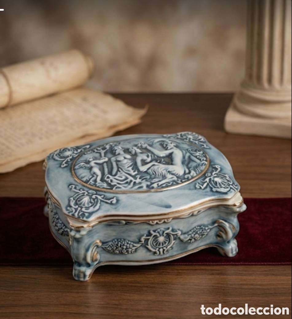 Antig&uuml;edades: Joyero / Cofre Vintage Capodimonte Azul - Relieve Cl&aacute;sico