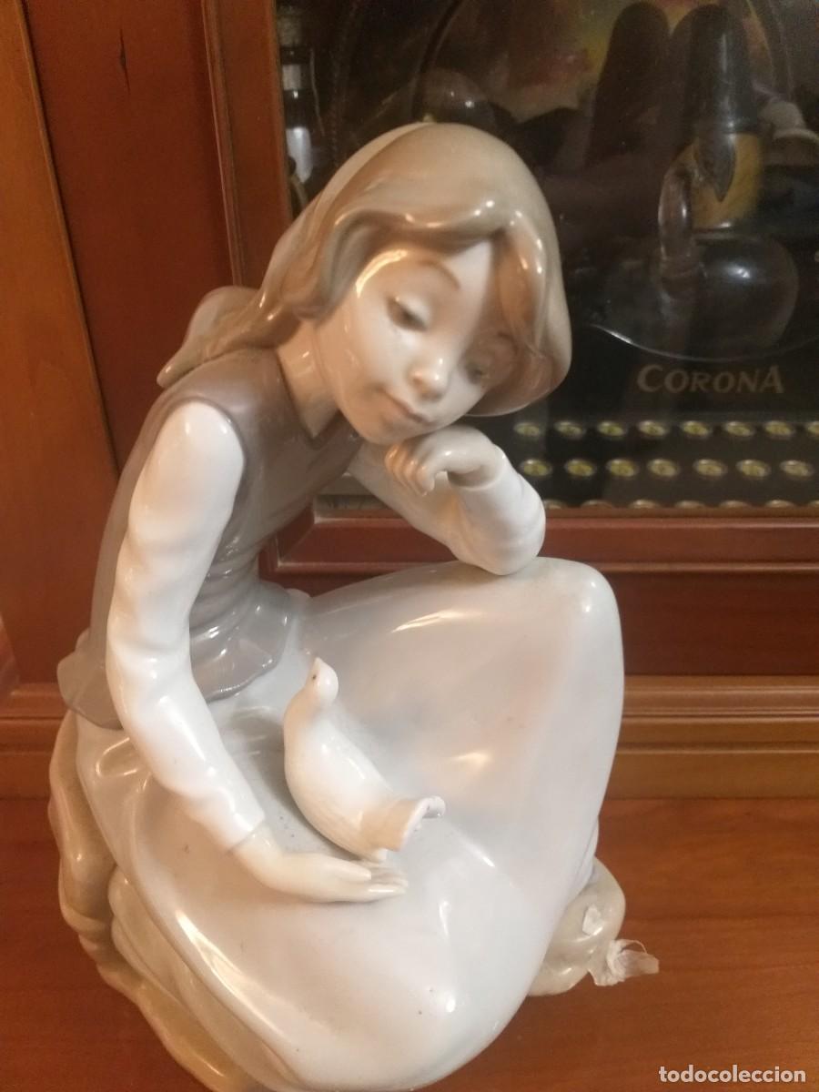 Antig&uuml;edades: ni&ntilde;a mirando paloma nao de lladro