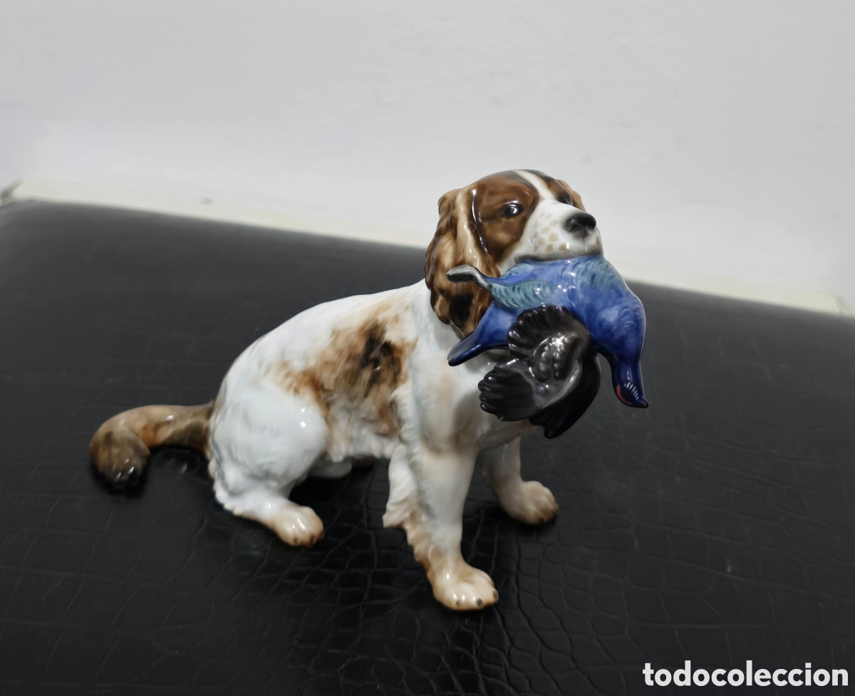 Antig&uuml;edades: Rosenthal Figura de porcelana de un perro Cocker Spaniel con una pieza de caza en la boca. 17x12 cm.