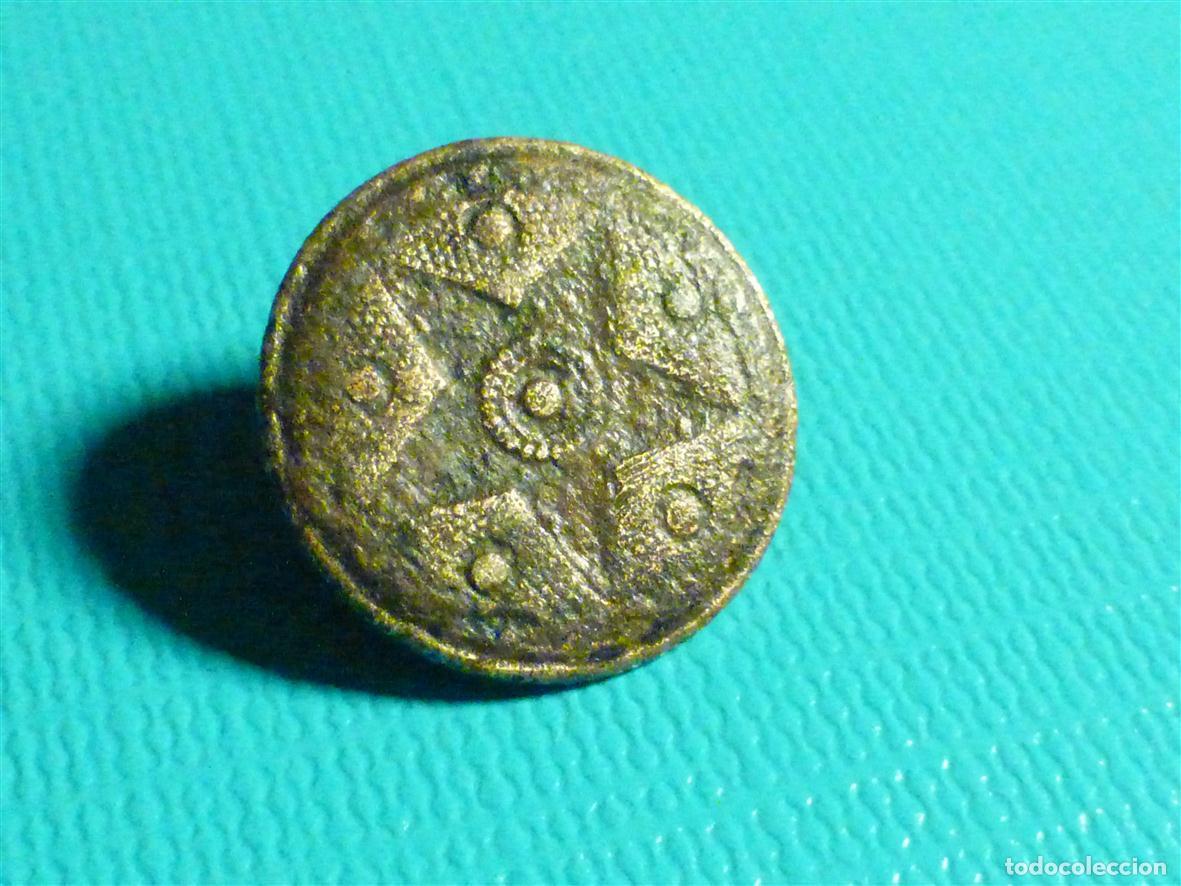 Antig&uuml;edades: Bot&oacute;n Met&aacute;lico Civil Siglo XVII &oacute; XVIII - 14 mm. - Bronce - Estrellas 6 puntas, C&iacute;rculo solar puntos