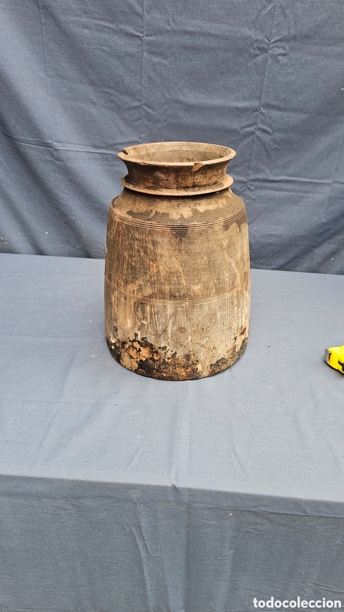 Antig&uuml;edades: Antigua mantequera de madera de Asia central