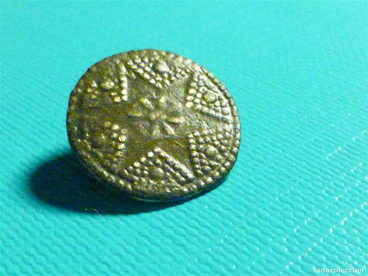 Antig&uuml;edades: Bot&oacute;n Met&aacute;lico Civil Siglo XVII &oacute; XVIII - 14 mm. - Bronce - Estrellas 6 puntas, C&iacute;rculo solar puntos