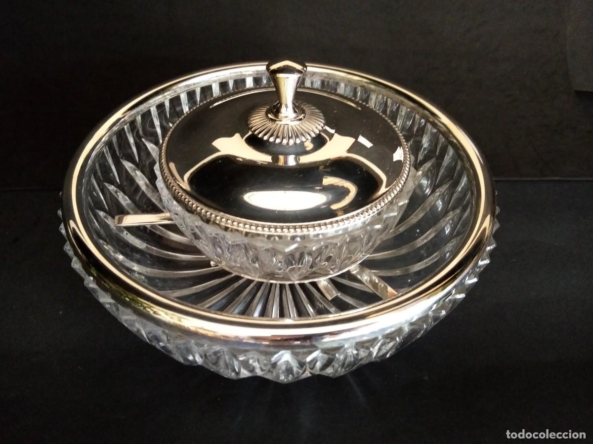 Antig&uuml;edades: ENFRIADOR DE CAVIAR EN CRISTAL GALLONADO CON PERFIL PLATEADO (4 PIEZAS)