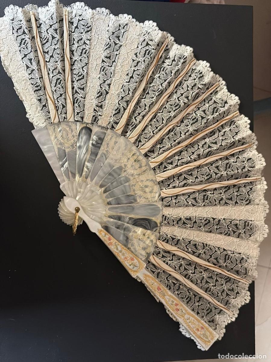 Antig&uuml;edades: Abanico n&aacute;car gala antiguo o novia