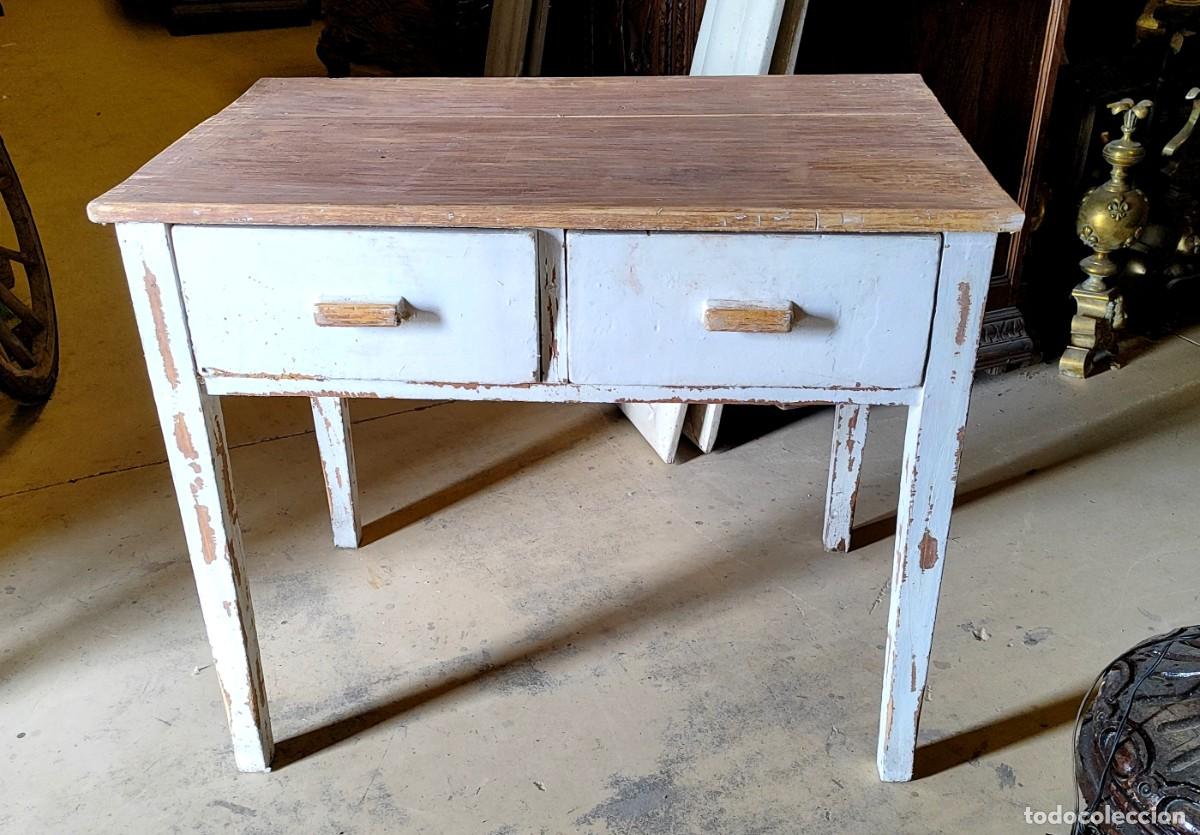 Antig&uuml;edades: Mesa tocinera, de cocina con 2 cajones - Foto 1