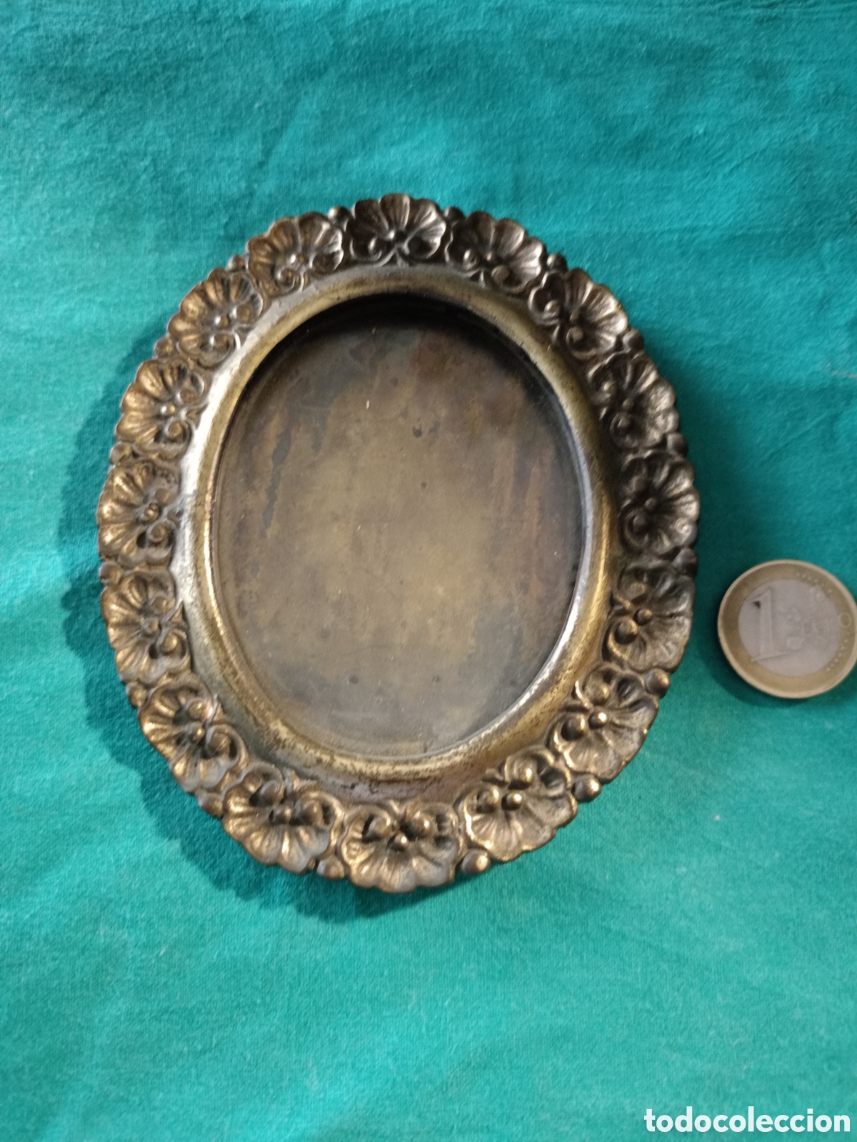 Antig&uuml;edades: ANTIGUO MARCO OVALADO DE BRONCE. RELICARIO
