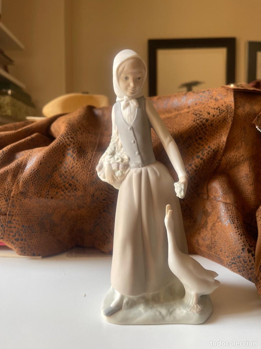 Antiquit&auml;ten: Figura Nao (Lladr&oacute;) en porcelana mate