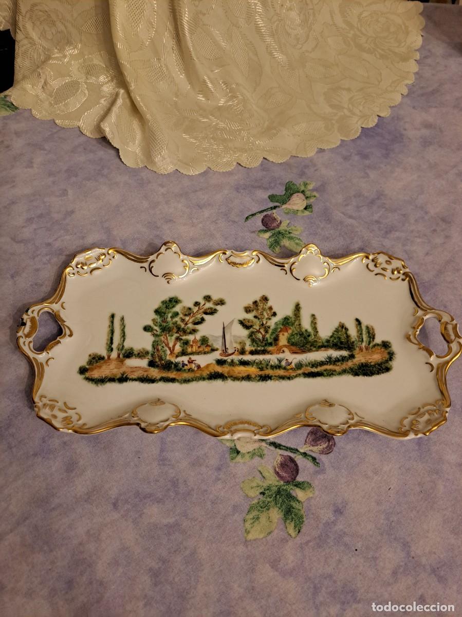Antig&uuml;edades: Preciosa bandeja de porcelana Kaiser W. Germany pintada a mano.