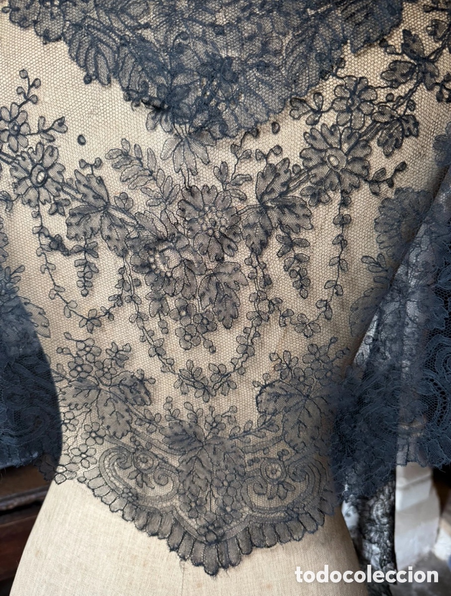 Antig&uuml;edades: Mantilla de chantilly negra