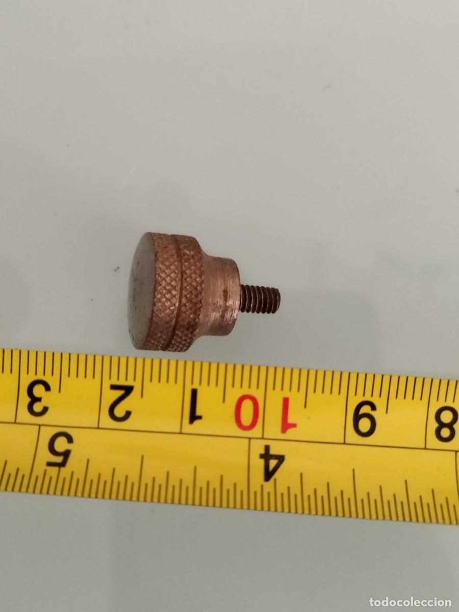 Antig&uuml;edades: Antiguo tornillo met&aacute;lico, de alg&uacute;n componente a identificar. - Foto 3