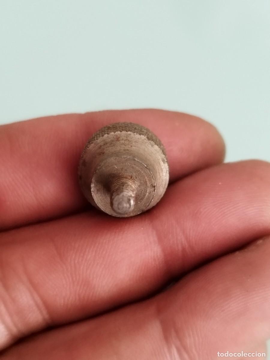Antig&uuml;edades: Antiguo tornillo met&aacute;lico, de alg&uacute;n componente a identificar. - Foto 5