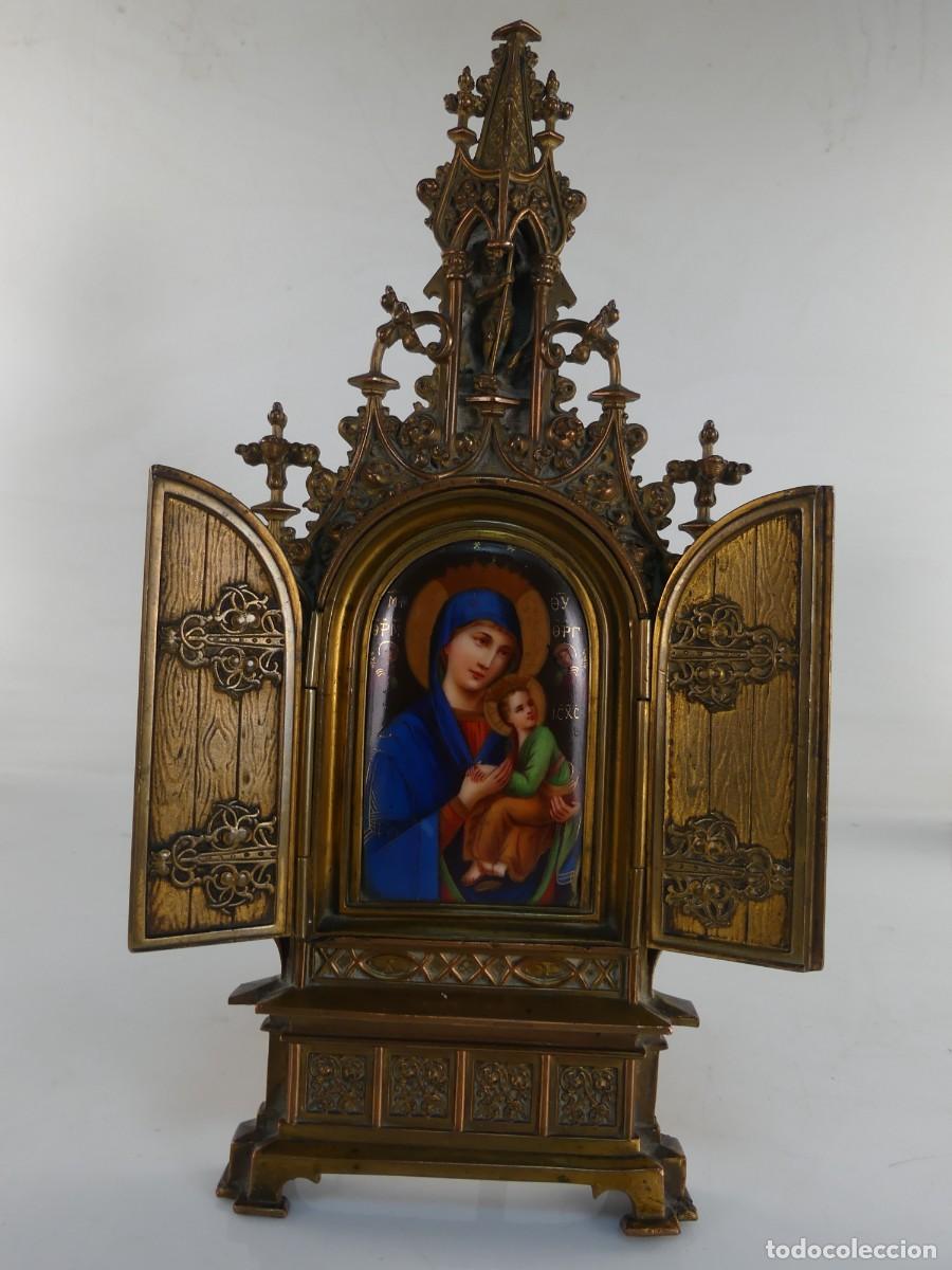 Antig&uuml;edades: PEQE&Ntilde;A CAPILLA TRIPTICO O SIMILAR DE LATON CON IMAGEN DE VIRGEN CON EL NI&Ntilde;O