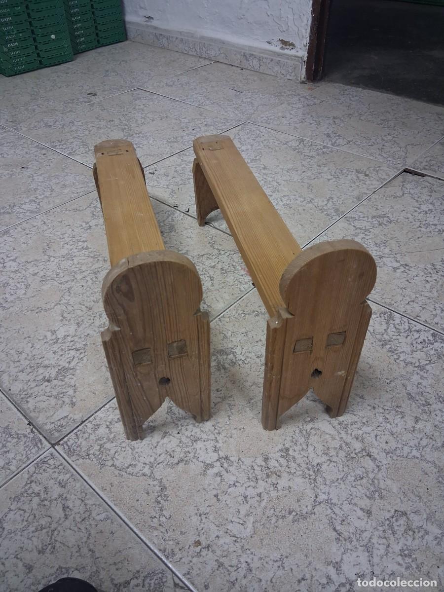 Antig&uuml;edades: 2 patas patas de madera para baul arca