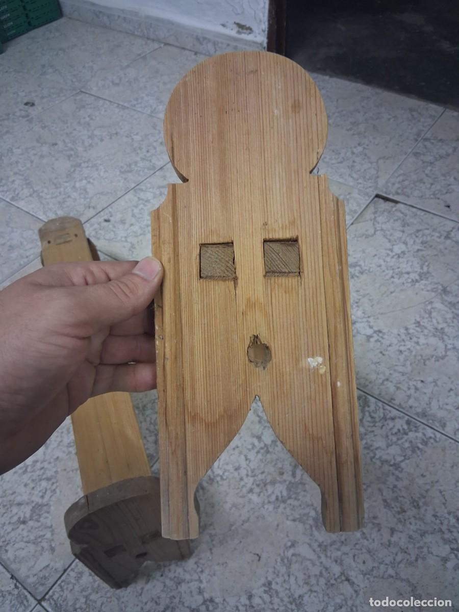Antig&uuml;edades: 2 patas patas de madera para baul arca - Foto 3
