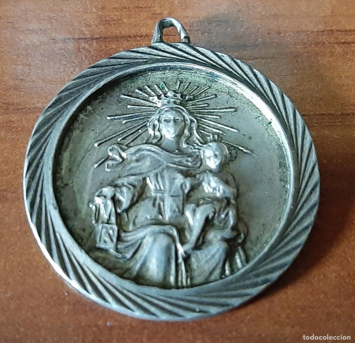 Antig&uuml;edades: MEDALLA DE PLATA DE LA VIRGEN DEL CARMEN Y EL SAGRADO CORAZON DE JESUS 2.5 CM.