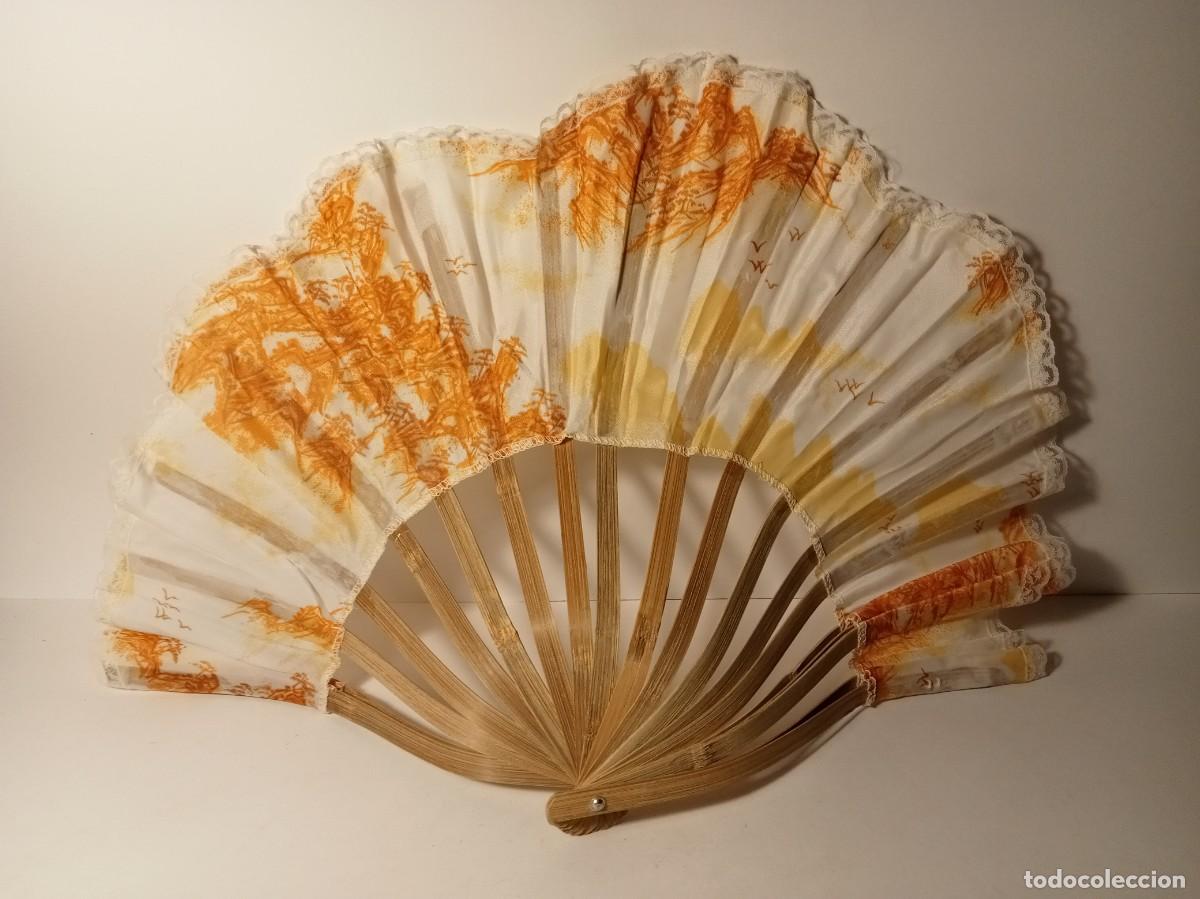 Antig&uuml;edades: ABANICO ANTIGUO GRANDE CON FORMA DE VISERA