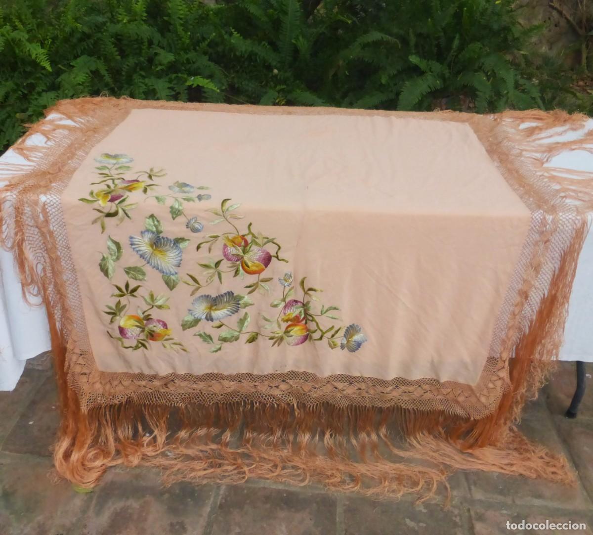 Antig&uuml;edades: ANTIGUO MANTON BORDADO HILO DE SEDA DEFECTUOSO PARA RESTAURAR O APROVECHAR FLECOS DE MACRAME SHAWL