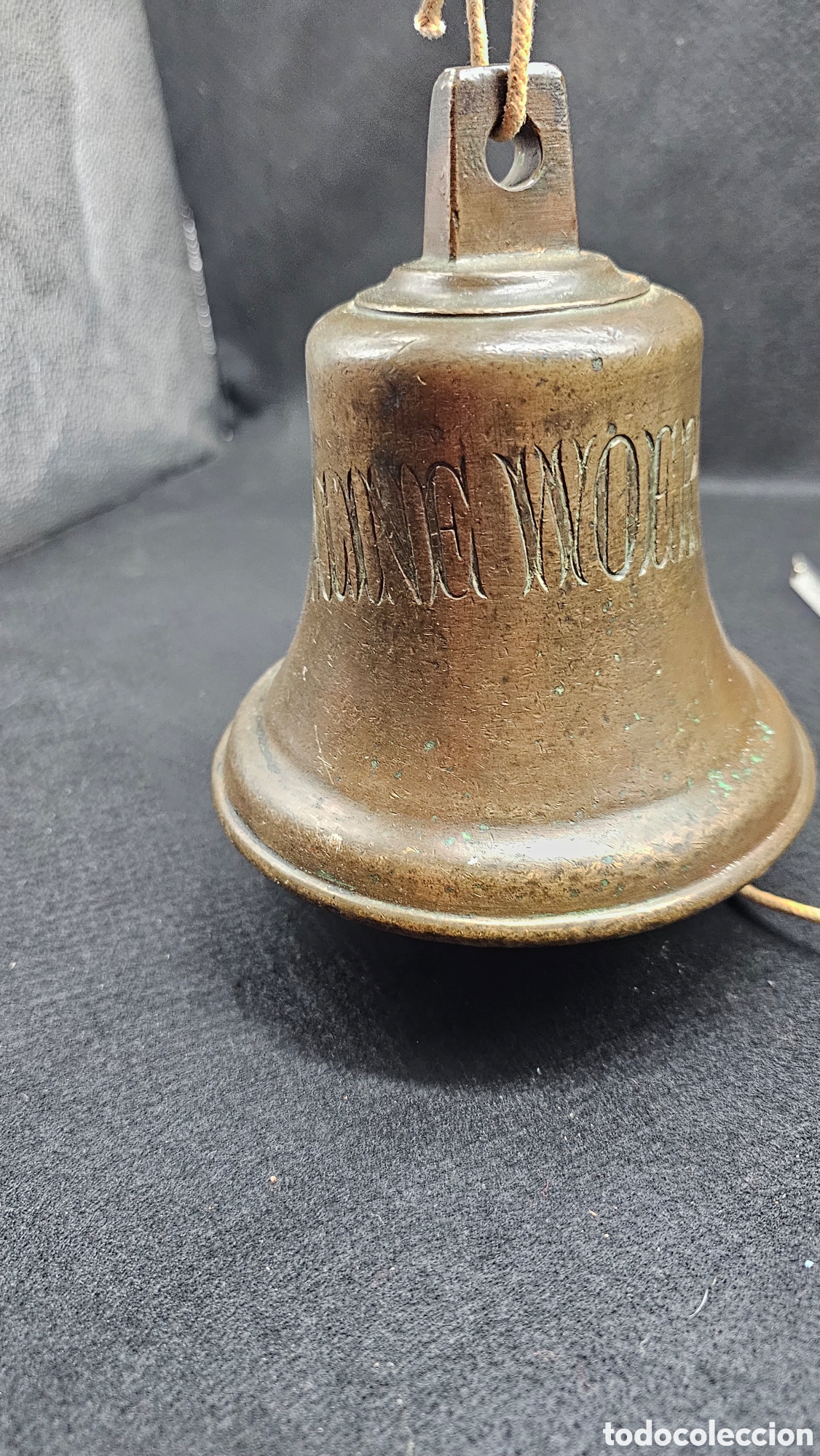 Antig&uuml;edades: Antiguo campana de barco con nombre grabado ALINE WOERMANN