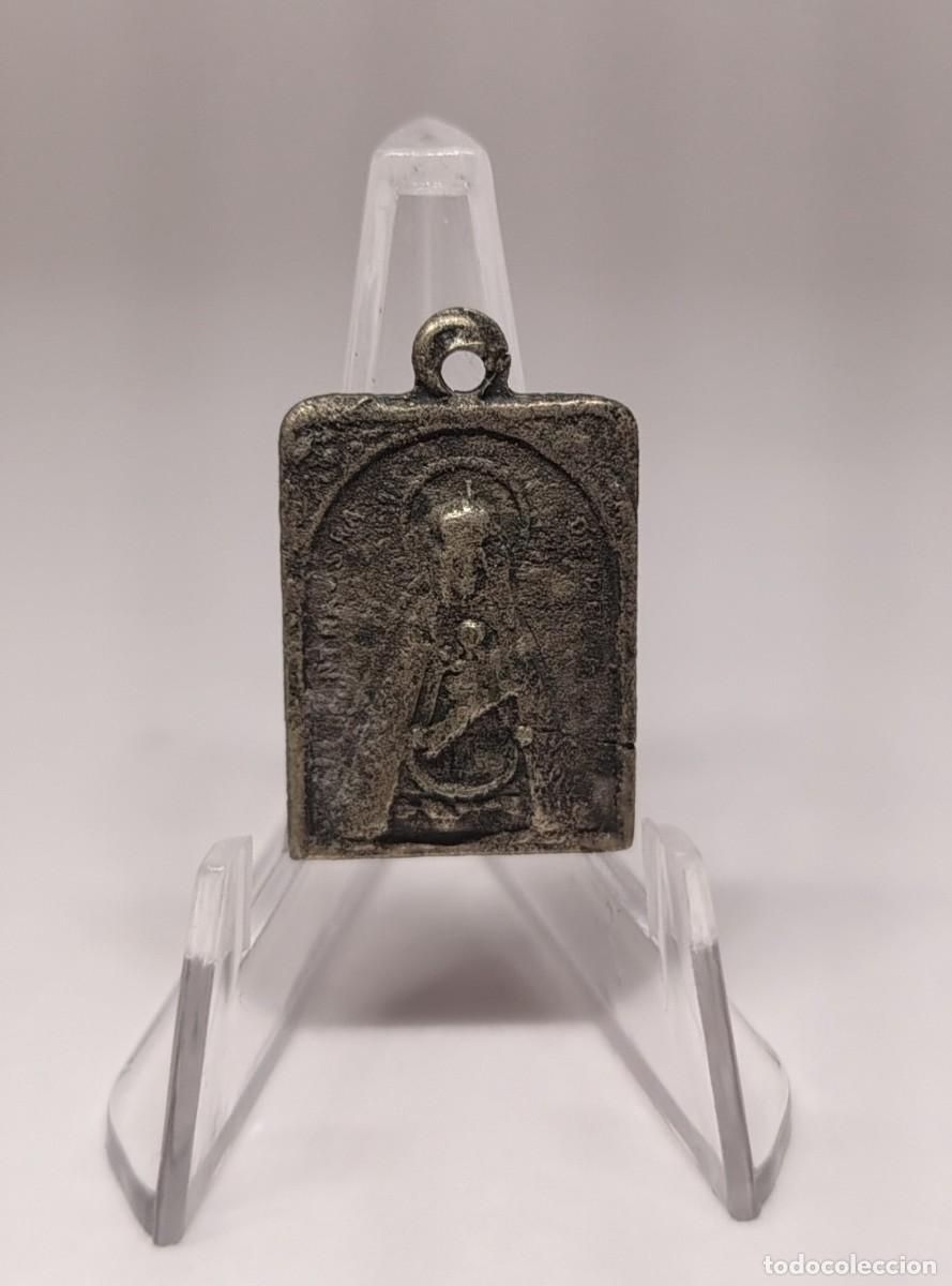 Antig&uuml;edades: Medalla religiosa / Colgante: NUESTRA SE&Ntilde;ORA DE REGLA (Chipiona / La Habana, Cuba). M260