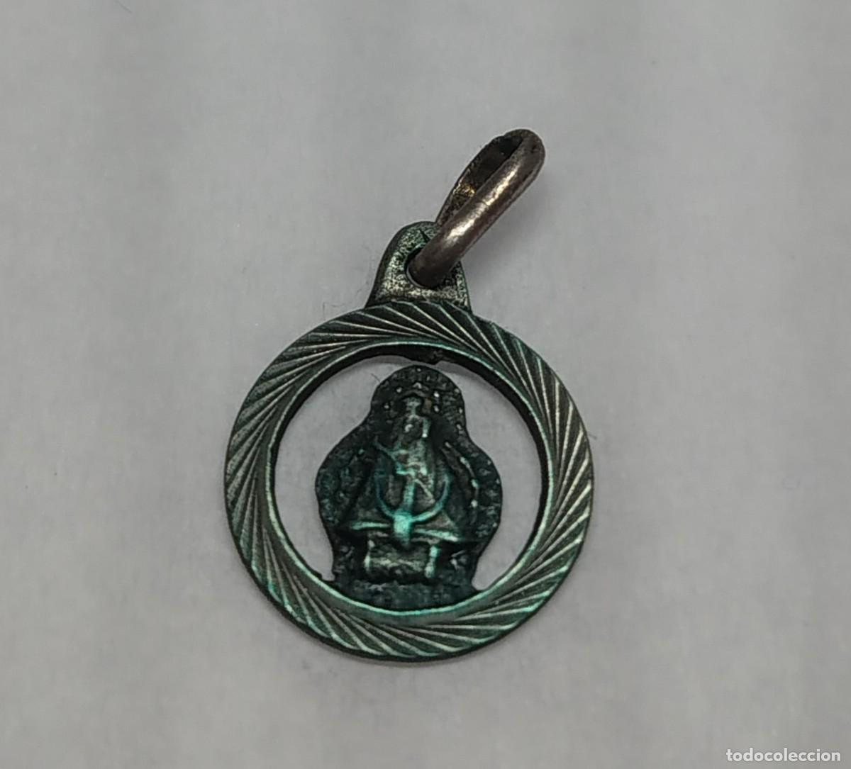 Antig&uuml;edades: Medalla religiosa / Colgante: Virgen con el ni&ntilde;o. M264