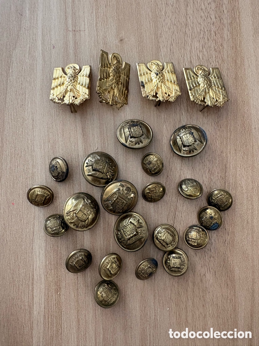 Antig&uuml;edades: Lote de 4 &aacute;guilas y 20 botones del ej&eacute;rcito de Franco Diez y Cia Madrid originales