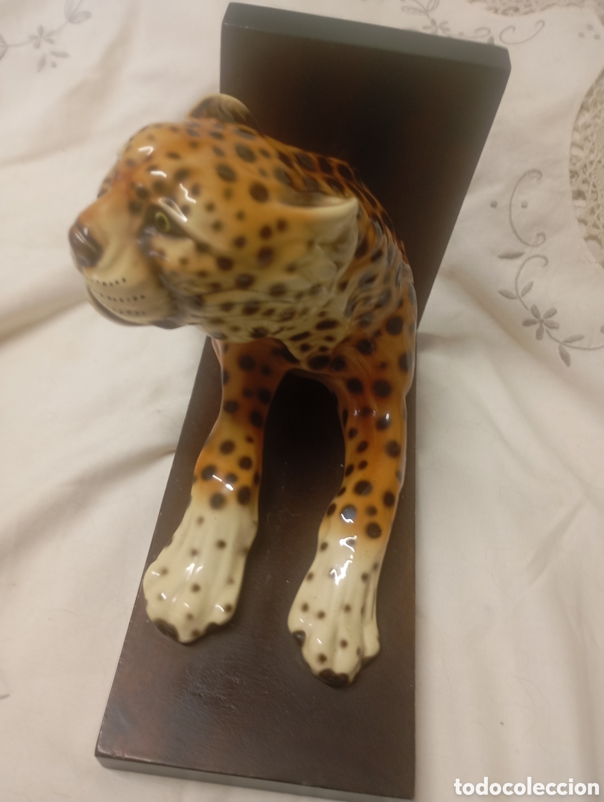 Antig&uuml;edades: Apoya libros leopardo a&ntilde;os 60 - Foto 2