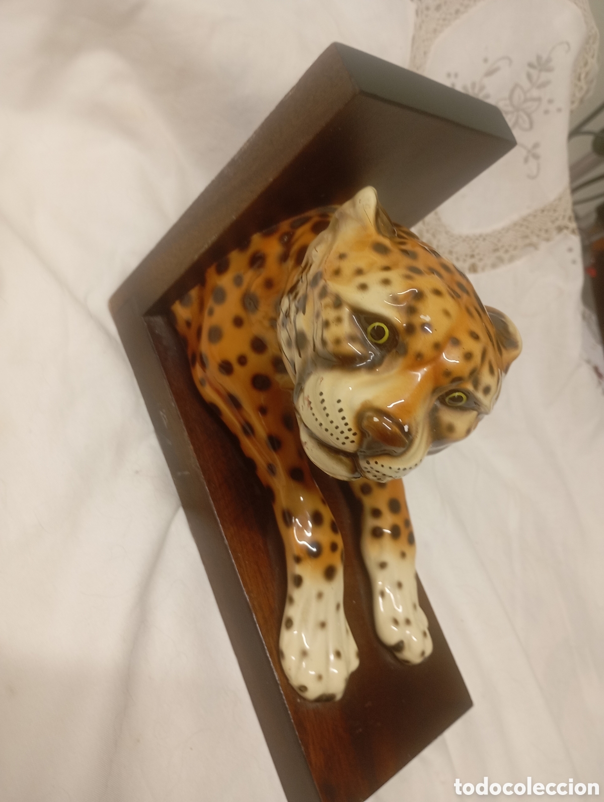 Antig&uuml;edades: Apoya libros leopardo a&ntilde;os 60 - Foto 1