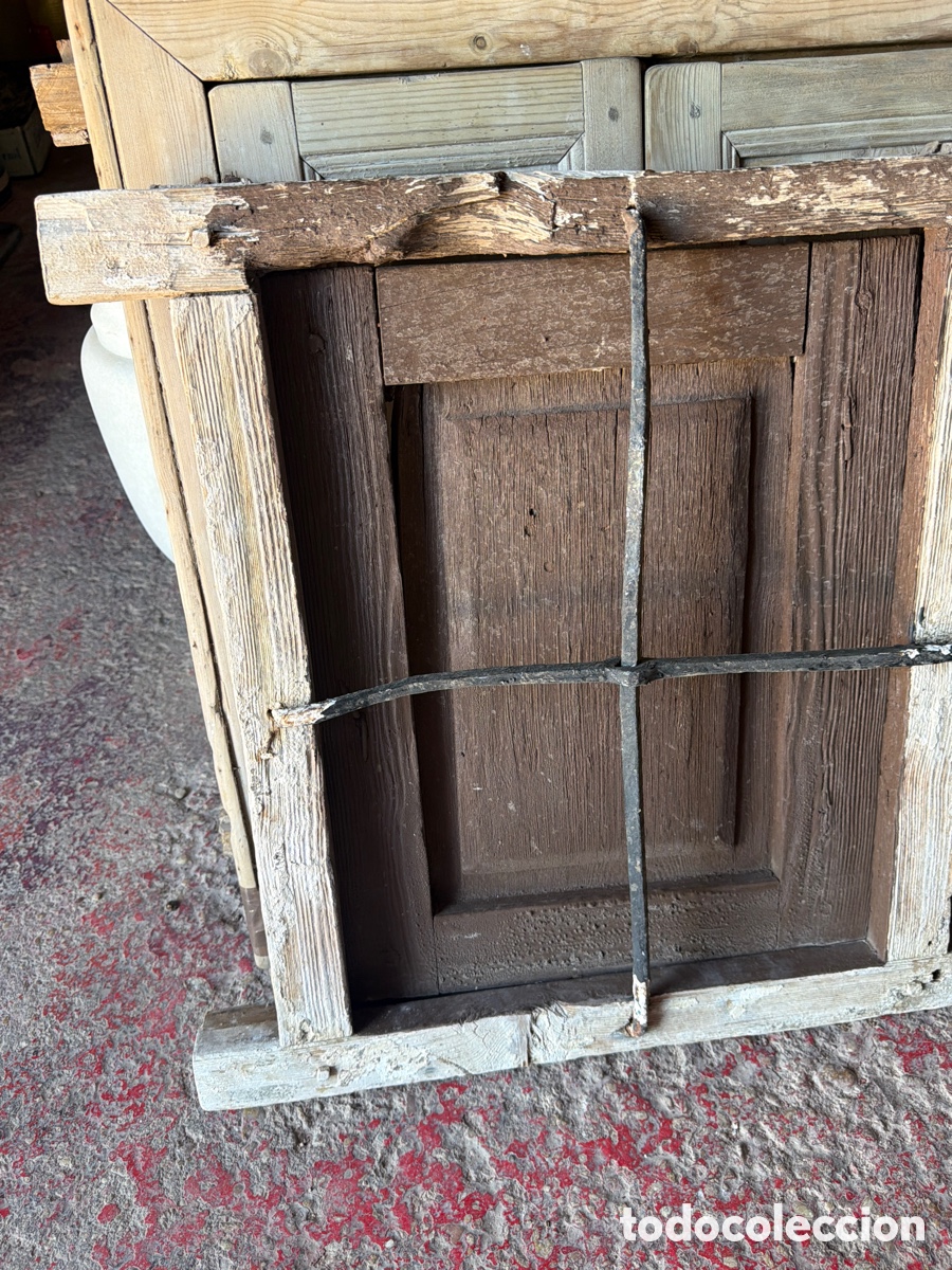 Antig&uuml;edades: Ventanillo de madera con reja de hierro forjado - Foto 2