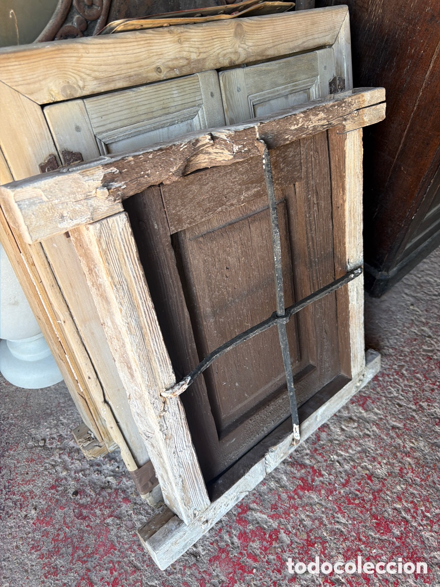 Antig&uuml;edades: Ventanillo de madera con reja de hierro forjado - Foto 3