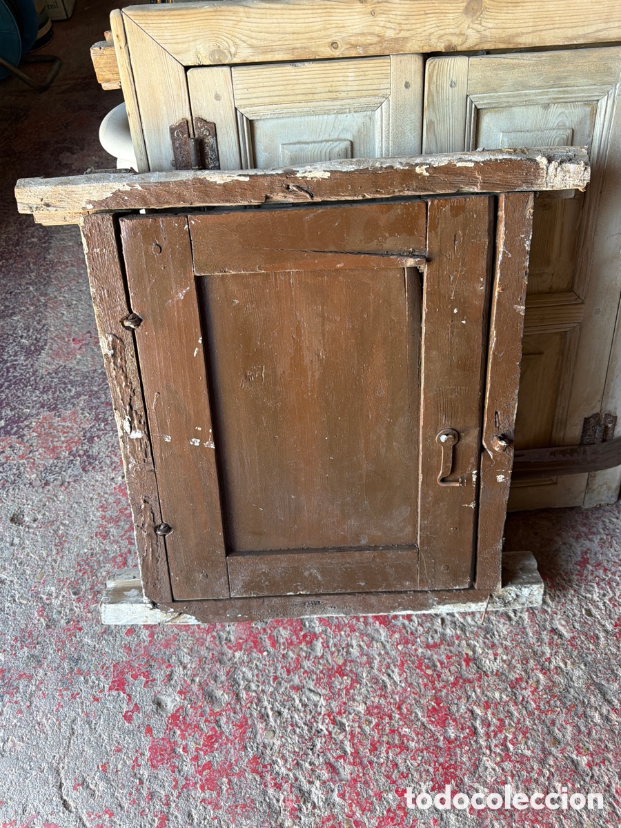 Antig&uuml;edades: Ventanillo de madera con reja de hierro forjado - Foto 4