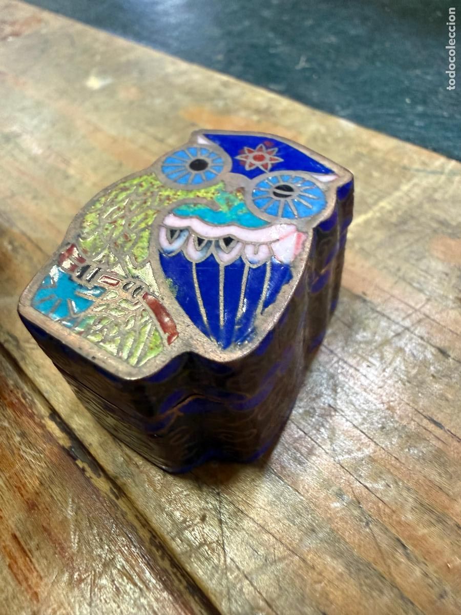 Antig&uuml;edades: ANTIGUA CAJA PASTILLERO DE METAL Y ESMALTE EN FORMA DE BUHO - MEDIDA 3,5X2,5X2,5 CM