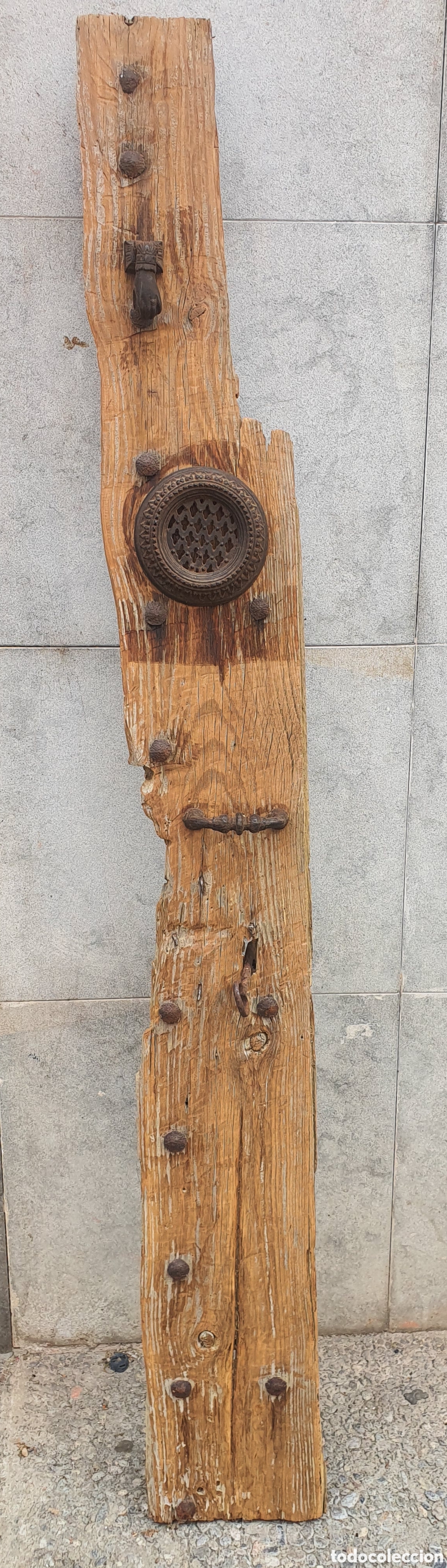 Antig&uuml;edades: TABL&Oacute;N ANTIGUA PUERTA DE MADERA PICAPORTE MIRILLA Y CERRADURA